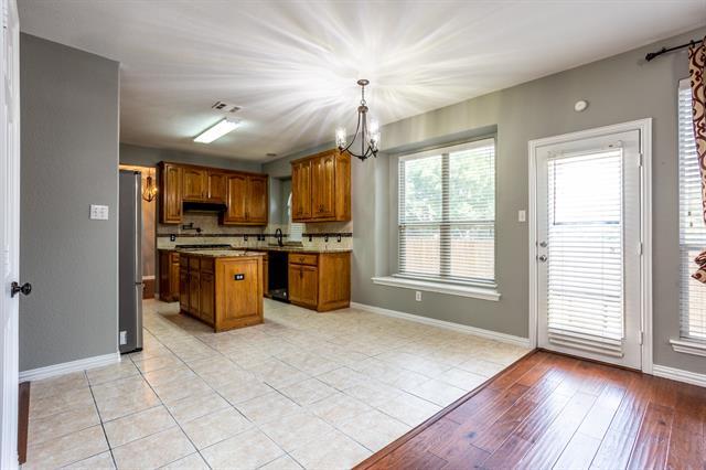 Building Photo - 2208 Kingsley Dr