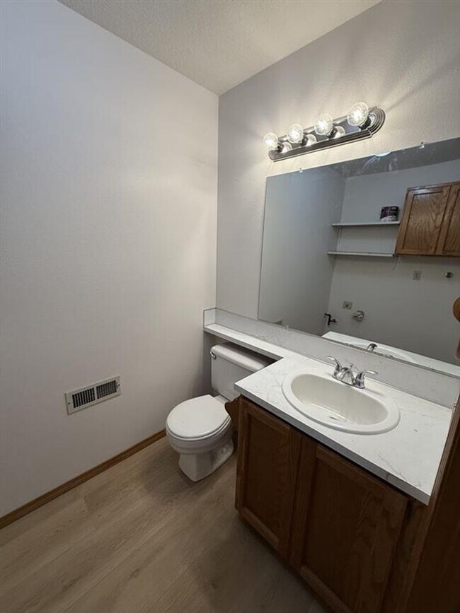 Building Photo - 17565 NW Woodmere Ct