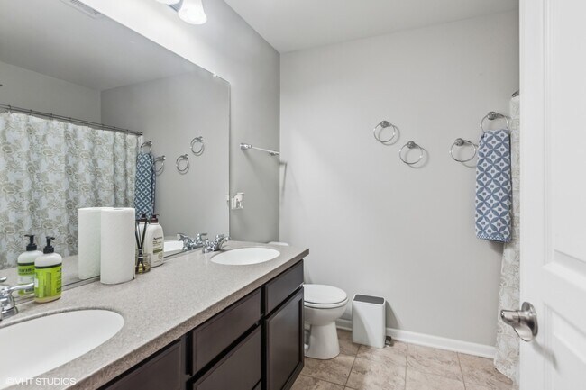 Building Photo - 14117 Meadow Ln