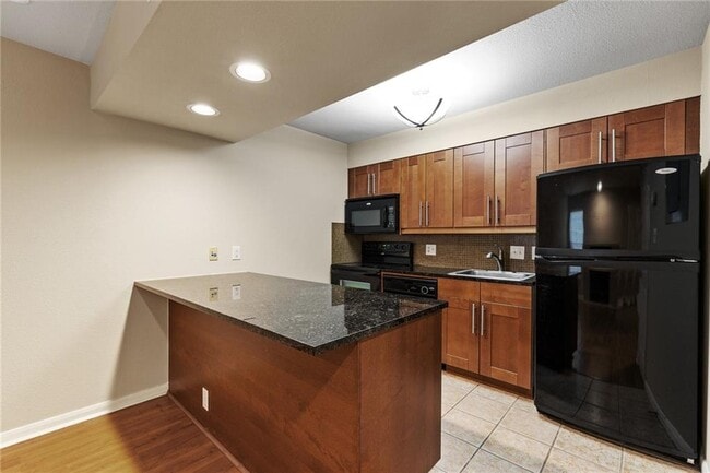 Building Photo - 7685 Northcross Dr