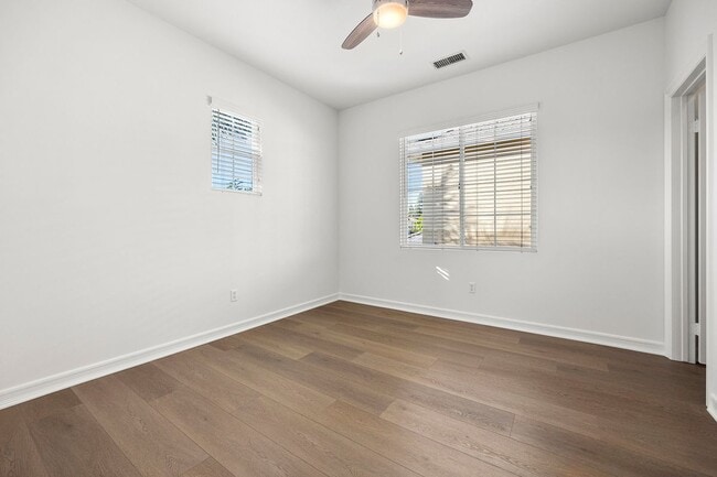 Building Photo - 2556 Pearblossom St