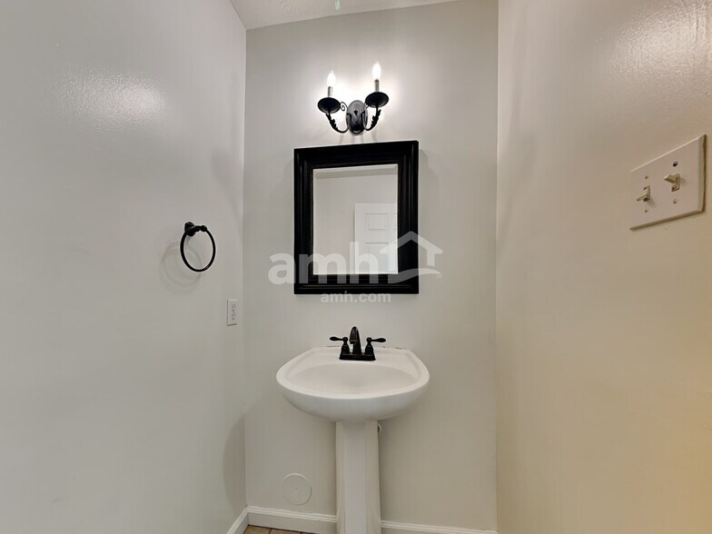 Building Photo - 7146 Mountain Mist Ln