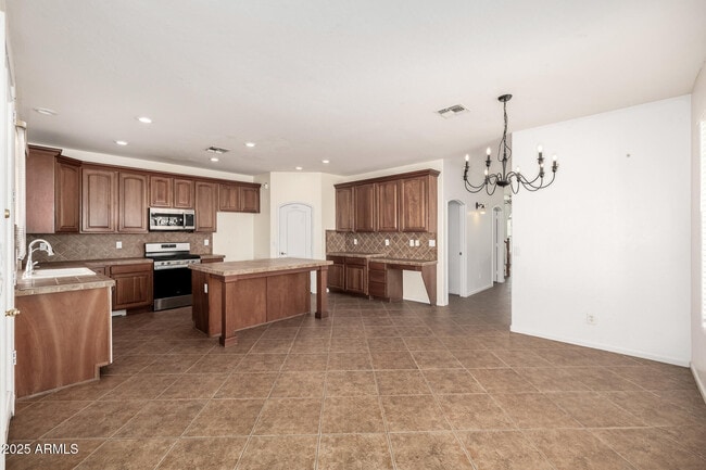 Building Photo - 3712 E Fruitvale Ave