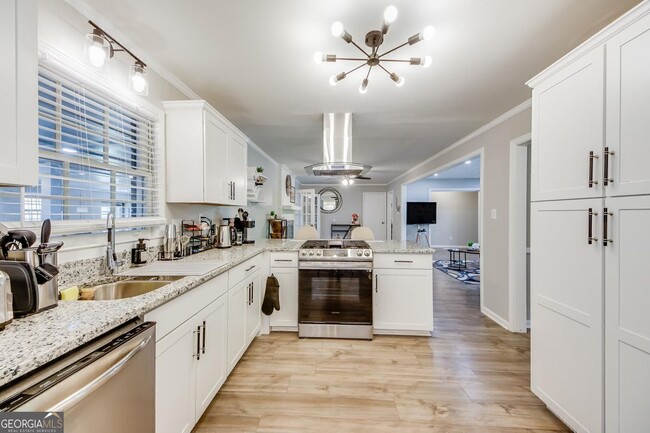 Building Photo - 6903 Doncaster Rd