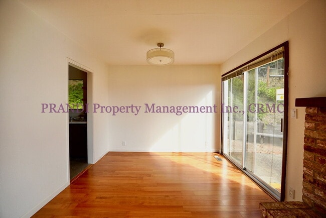 Building Photo - Bright and Cheerful Home in Tam Valley wit...