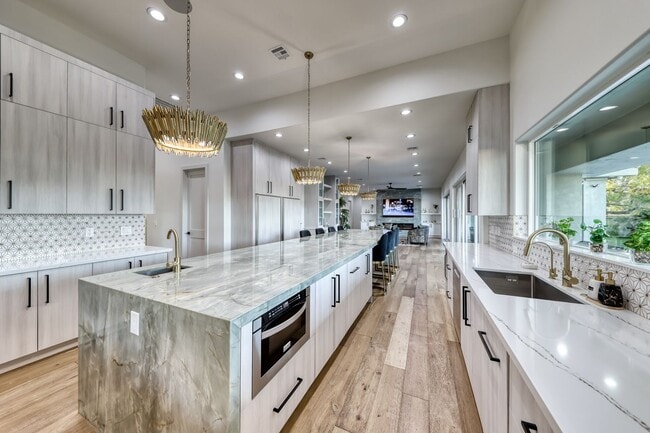 Building Photo - Stunning Green Valley, Guard Gated Communi...