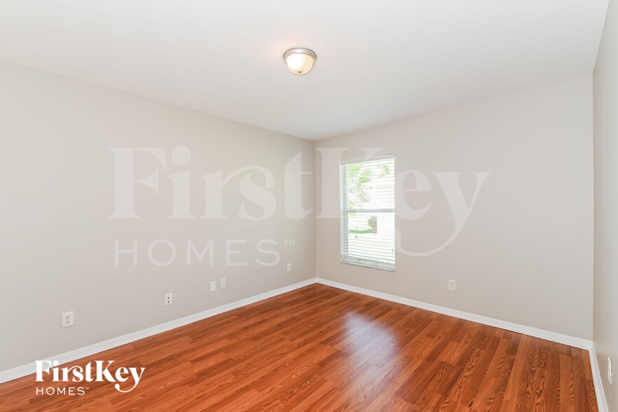 Building Photo - 3737 SW 1st Pl