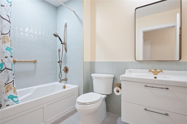 Building Photo - 520 SE 5 Ave