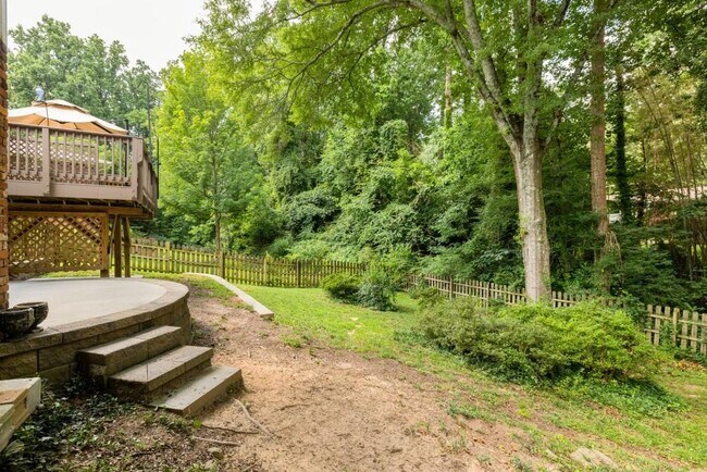 Building Photo - 2646 Caladium Dr NE