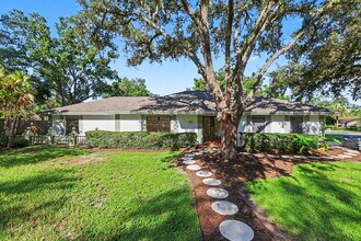 Building Photo - Recently Renovated 4-Bedroom + Den Pool Home in Temple Terrace