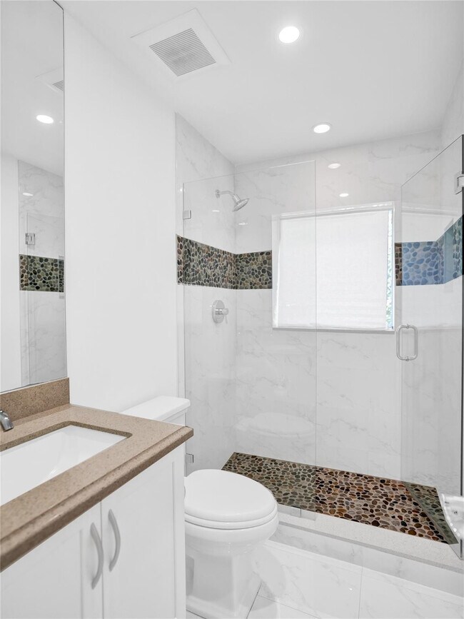 Building Photo - 26 Cayuga Rd