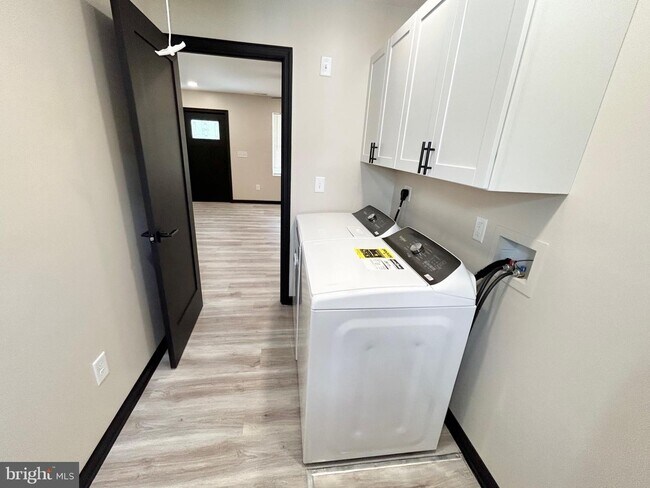 Building Photo - 201 McKinley Ave