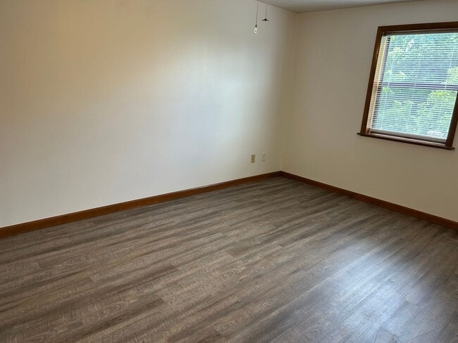 Building Photo - 2 Bedroom / 1 Bath Apt -  Kingsport TN