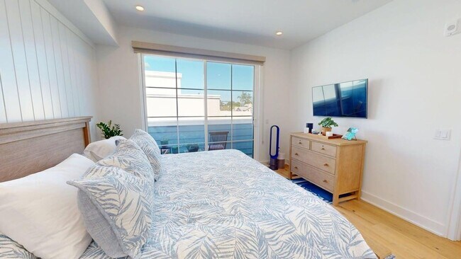 Building Photo - BRAND NEW CONDO | EV Charging