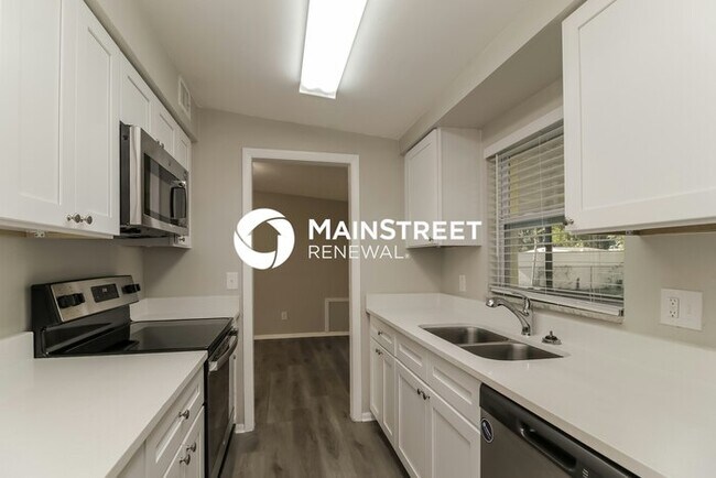 Building Photo - 4 Bedroom Pet-Friendly Home in ORLANDO, FL...