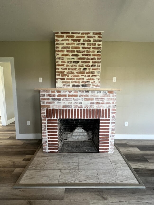 Building Photo - 14500 Old Troy Rd