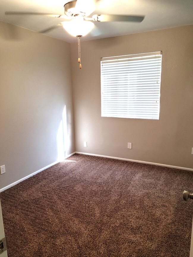 Building Photo - 5135 E Evergreen St