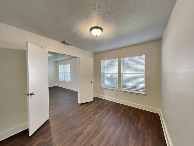 Building Photo - 5011 Westfield Village Dr