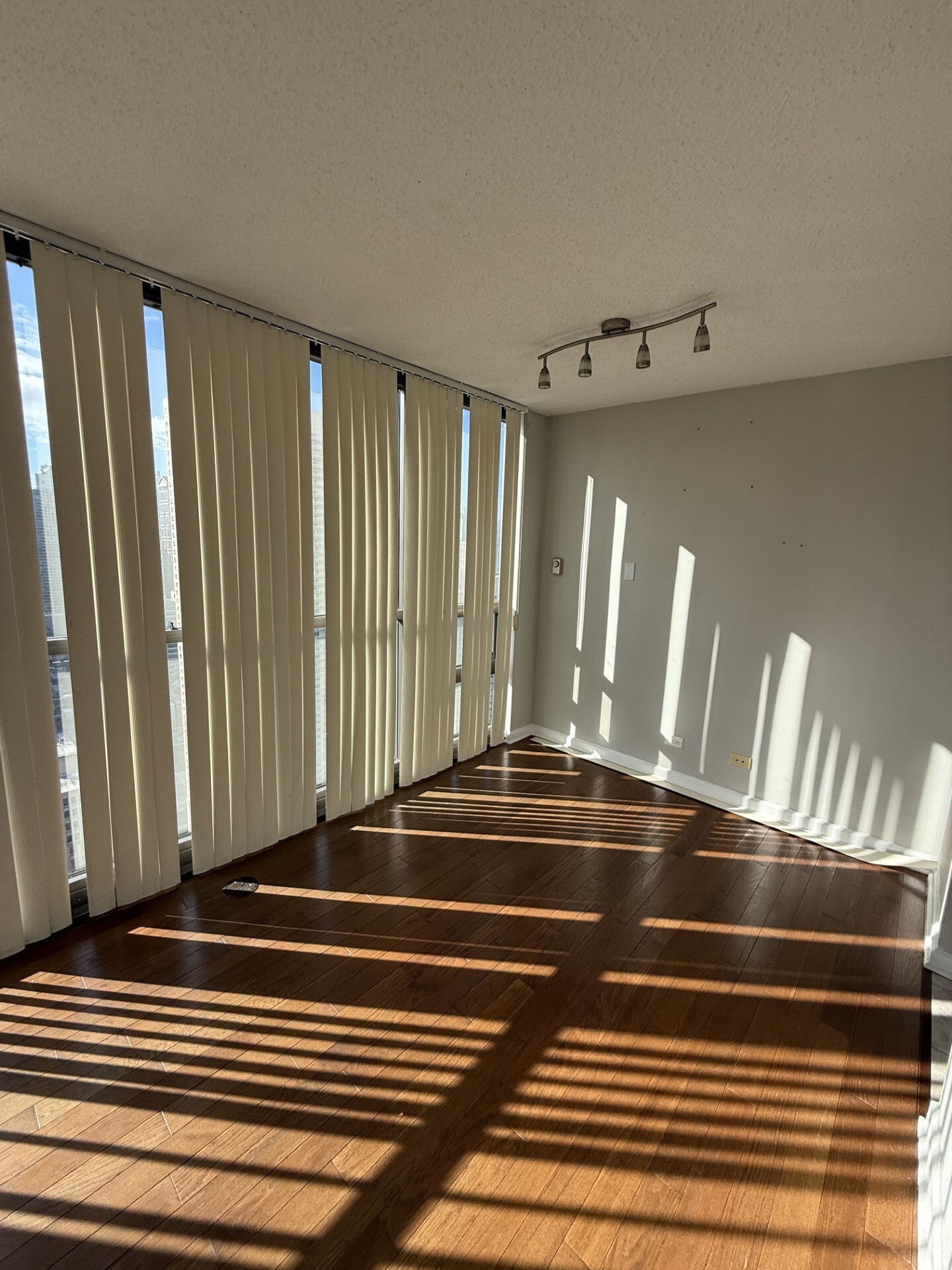 Building Photo - 10 E Ontario St