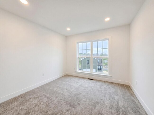 Building Photo - 317 Palisade Wy