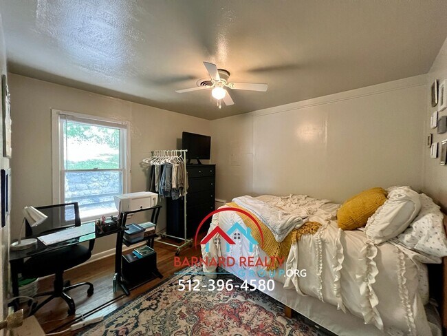 Building Photo - 1007 N LBJ Dr