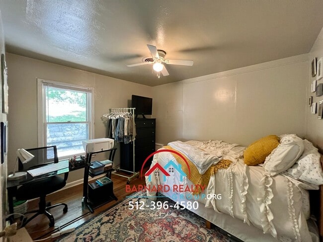 Building Photo - Available July 17: 1950's Home in Great Location...Close to Texas State