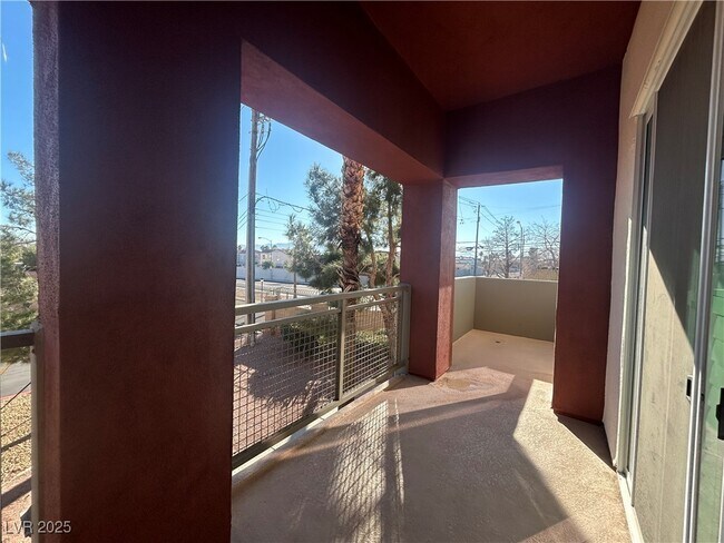 Building Photo - 67 E Agate Ave