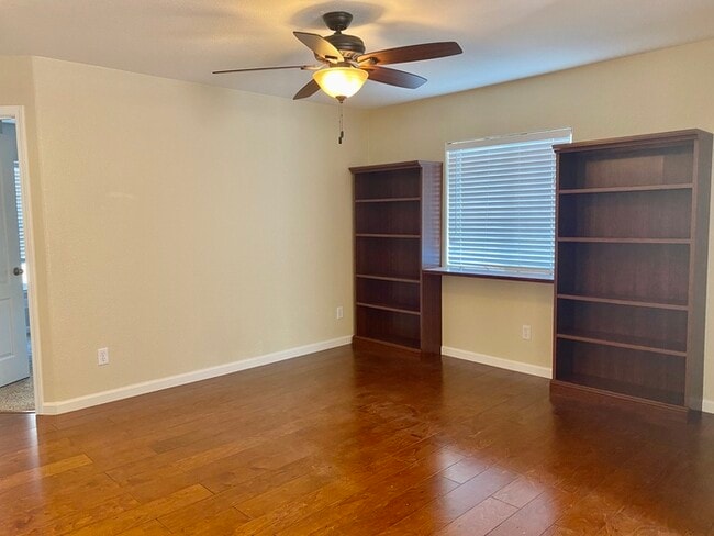 Building Photo - 5215 Noyack Way