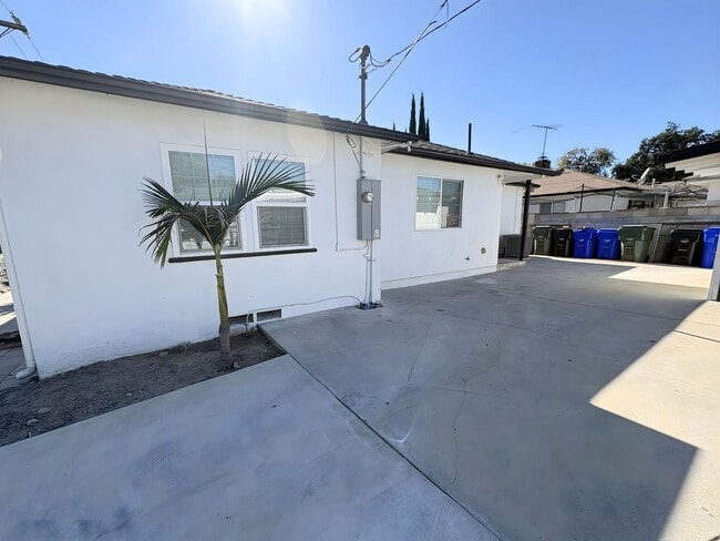 Building Photo - 587 E Arrow Hwy