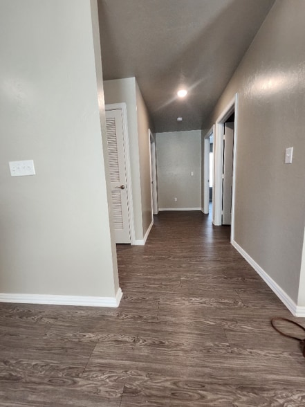 Building Photo - 1533 Doling Ln