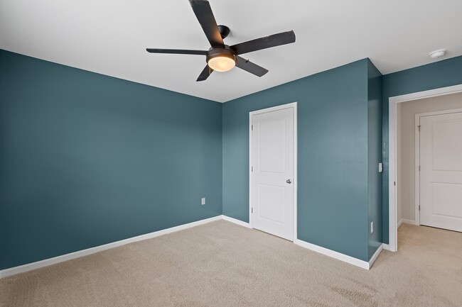 Building Photo - 49 River Bank Rd