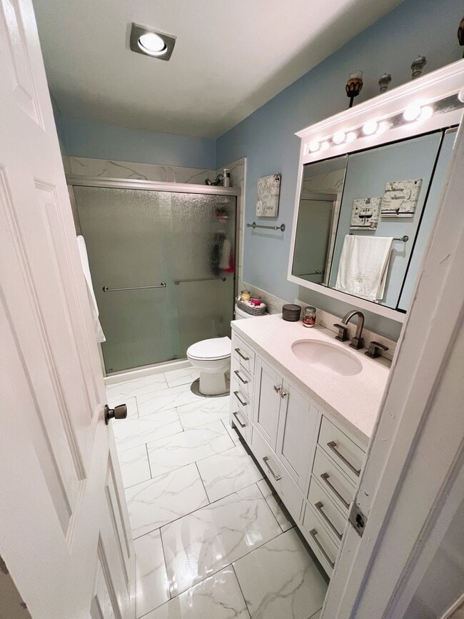 Building Photo - Updated 2 Bedroom, 1 Bath in North Park w/...