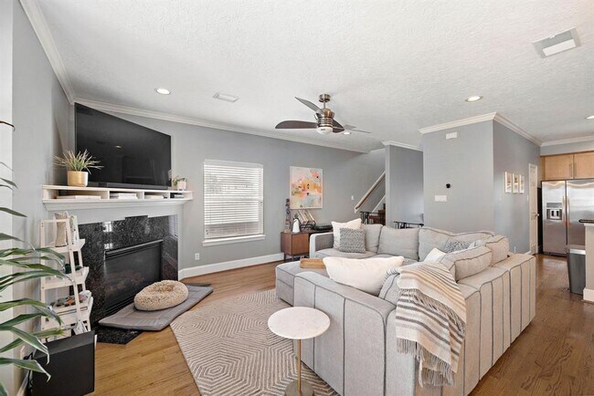 Building Photo - 909 W 21st St