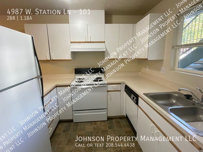 Building Photo - Upgraded 2BR Apartment with Central A/C an...