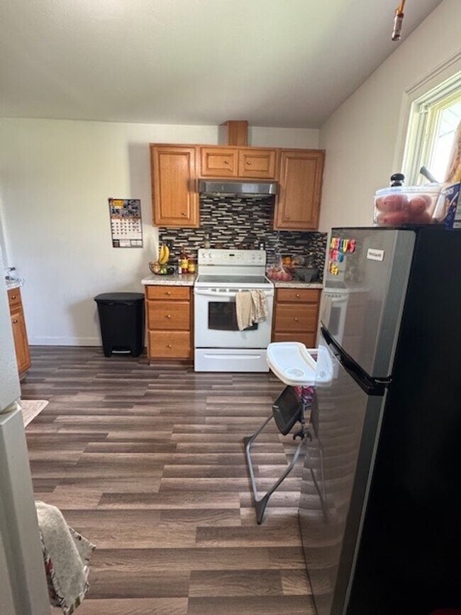 Building Photo - 805 S 5th Ave