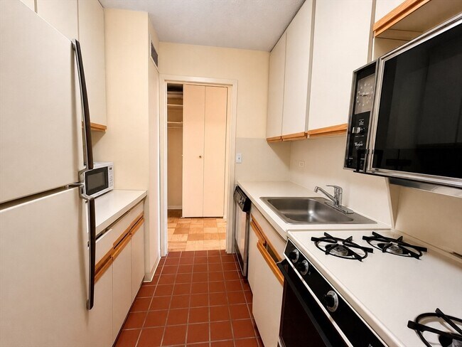 Building Photo - 151 Tremont St