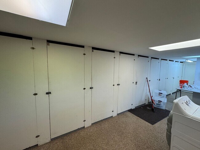 Building Photo - 2773 Hampshire-Unit 3