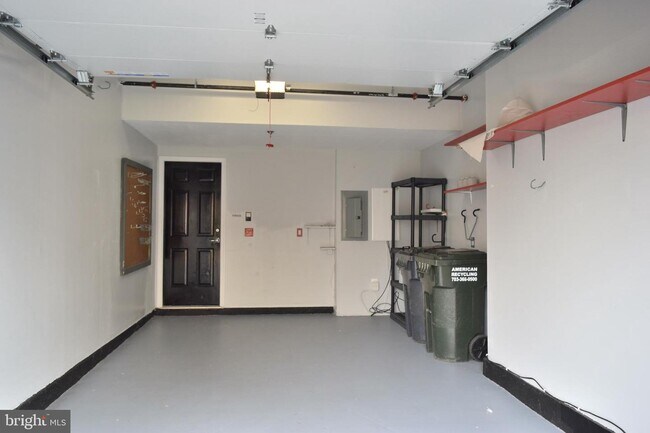 Building Photo - 2251 Oberlin Dr