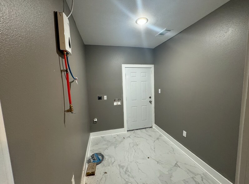 Building Photo - 860 France St