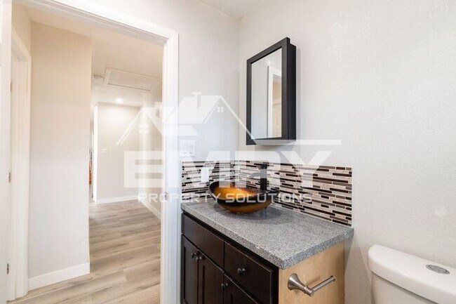 Building Photo - Available for rent in Lynwood 2 Bed 2 Bath...