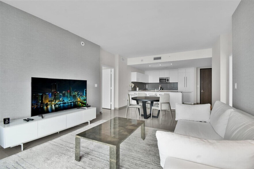 Building Photo - 88 SW 7th St