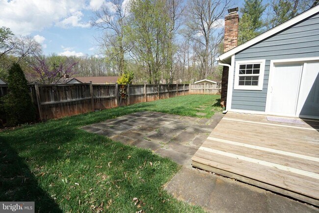 Building Photo - 322 Sugarland Run Dr