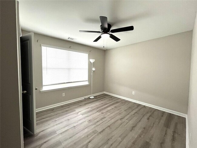 Building Photo - 4707 Waxwing St