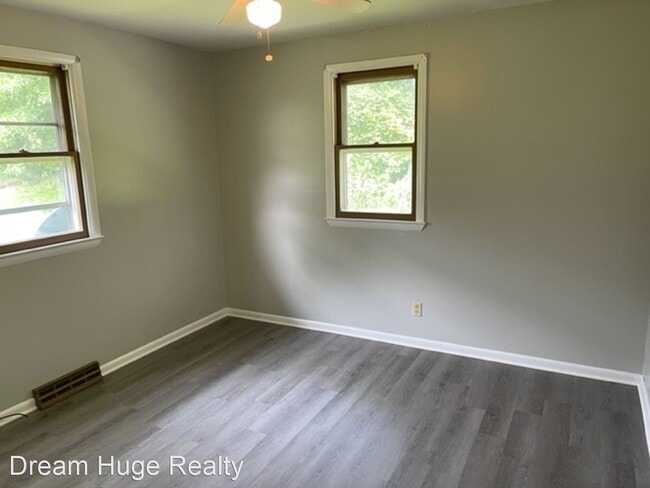 Building Photo - 2 br, 1 bath House - 697 LINDAIRE LN