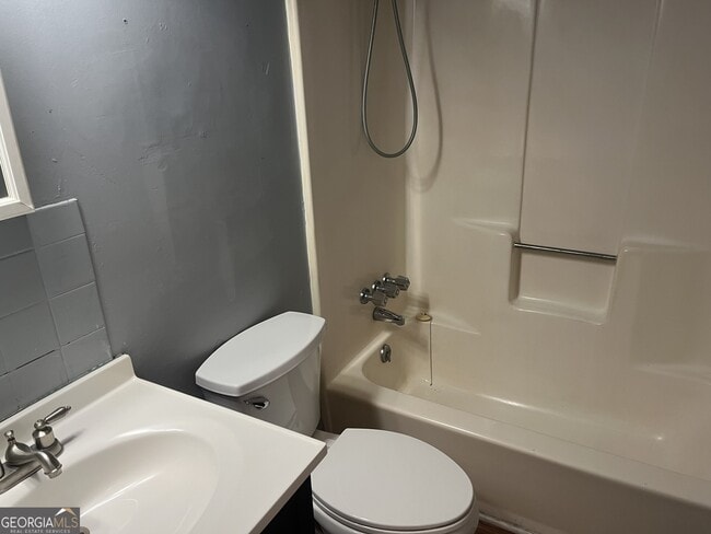 Building Photo - 2561 Lewfield Cir SE