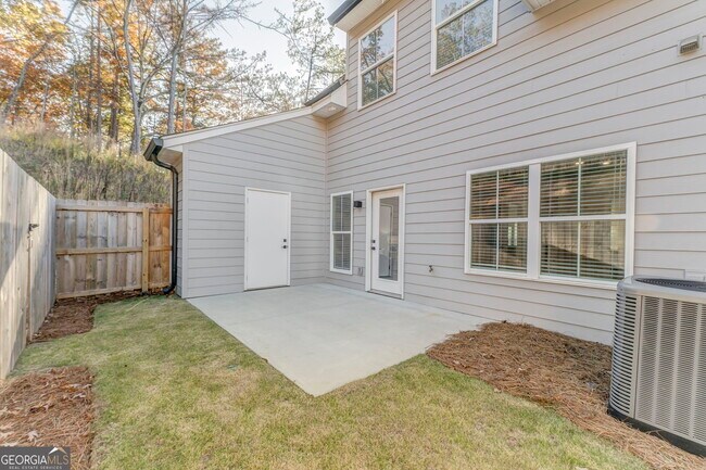 Building Photo - 121 Chateau Dr SE