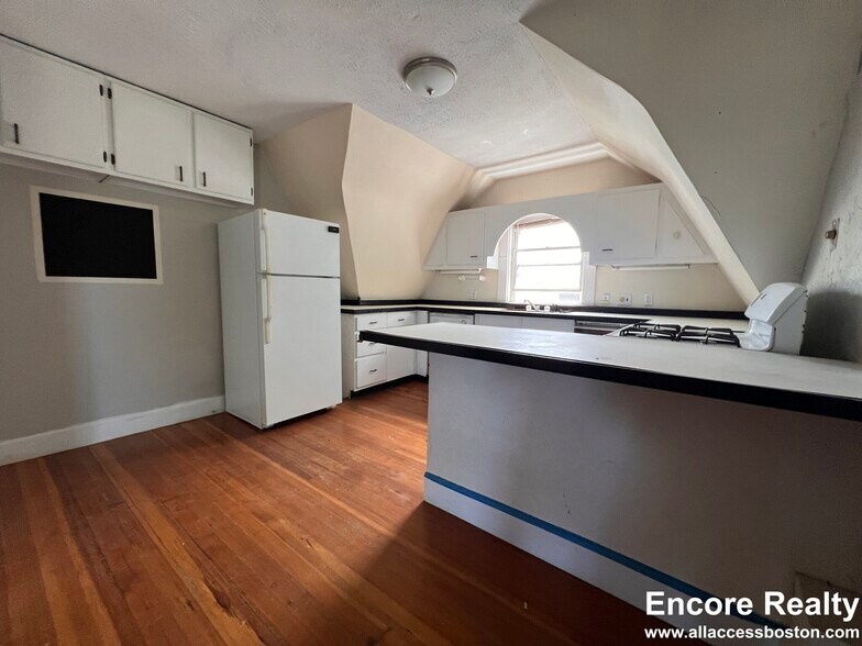 Building Photo - 9 Kenwood St