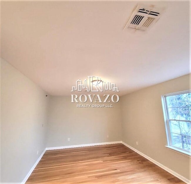 Building Photo - 82 Hawthorne Ave