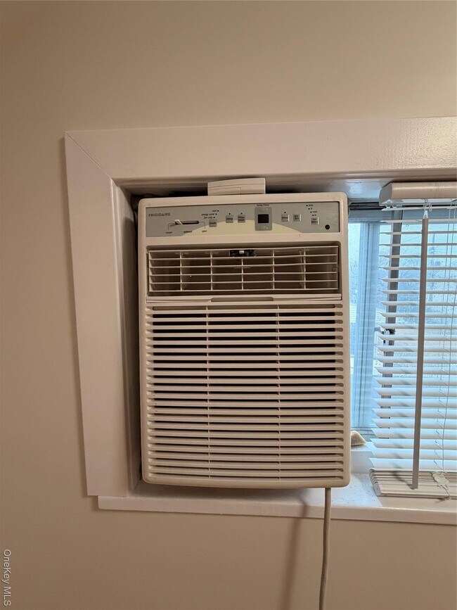 Building Photo - 12 Elves Ln