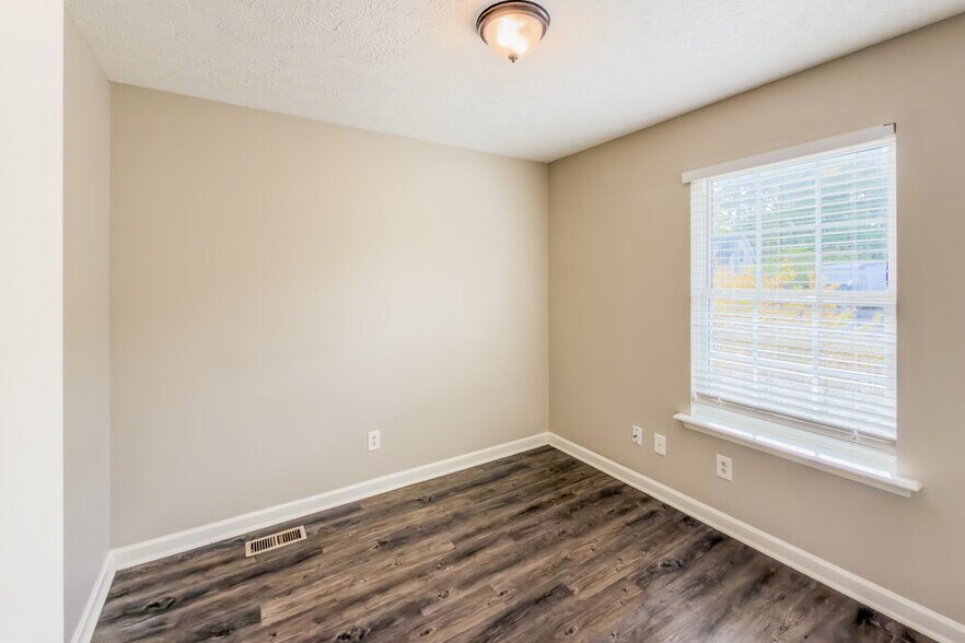 Building Photo - 1435 Tuffnell Dr